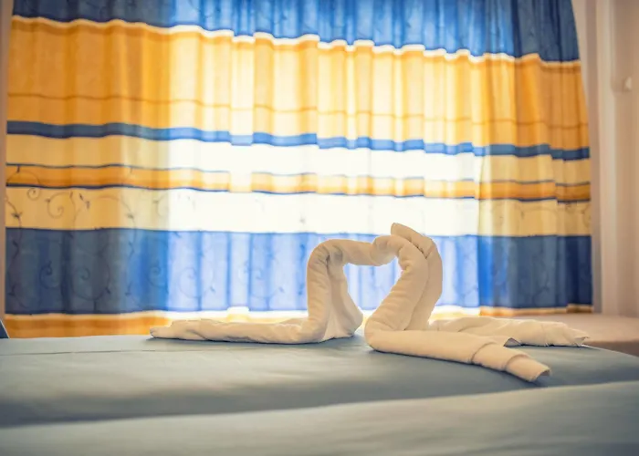 Azuline Mediterraneo Готель Санта-Еулалія-дель-Ріо